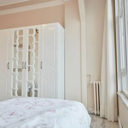 Taksim Square Apartment, Great View, Luxury Estambul